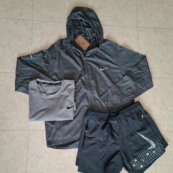 Ensemble Nike Running Homme Taille M – Veste, T-shirt & Short gris