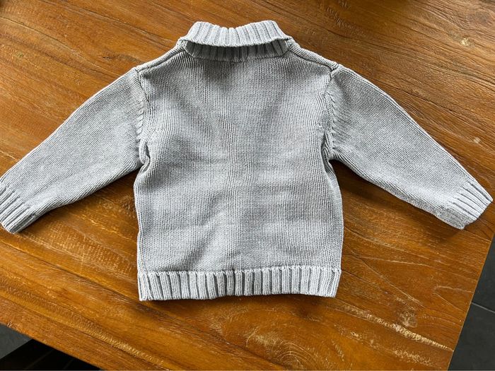 Gilet gris KIABI taille 9 mois - photo numéro 2