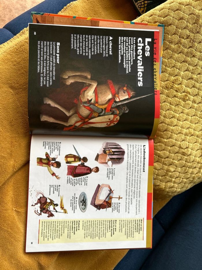 L encyclopédie Larousse les chevaliers - photo numéro 2