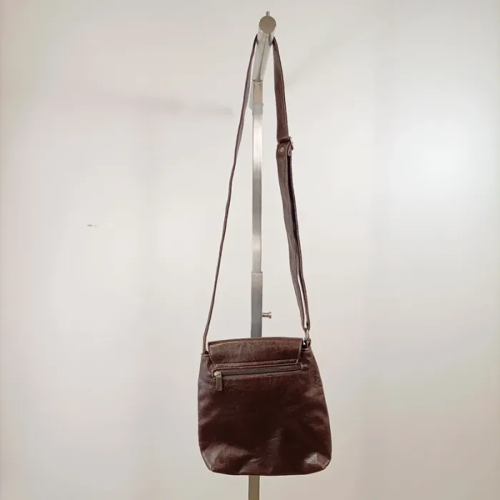 Sac besace marron chocolat effet cuir à rabat pression et bandoulière réglable S040 - photo numéro 4