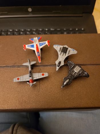 lot de 4 avions de collection