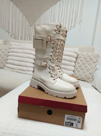 Jolie paire de bottes beige avec zip pointure 38 neuves avec étiquettes 🏷