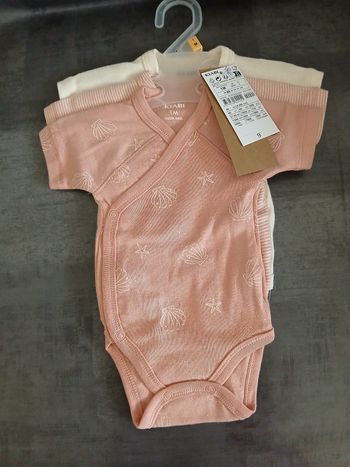 lot de trois bodies manches courtes fille 53 cm 1 mois