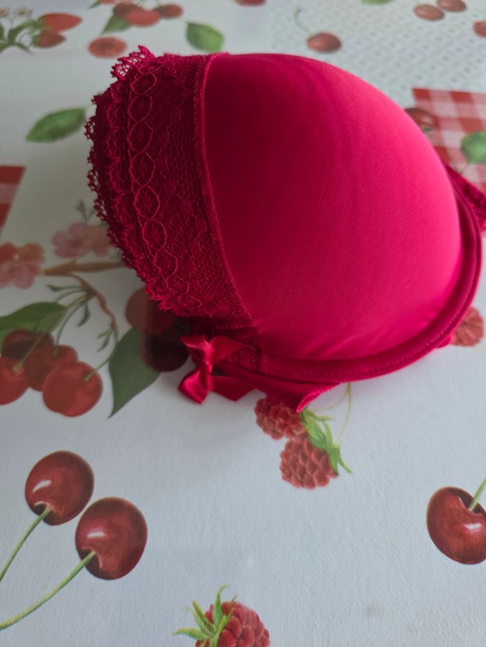 SOUTIEN-GORGE ROUGE BORDEAUX JAMAIS PORTER COMME NEUF DENTELLE TAILLE 100C MARQUE FASHION ESPRESS - photo numéro 6