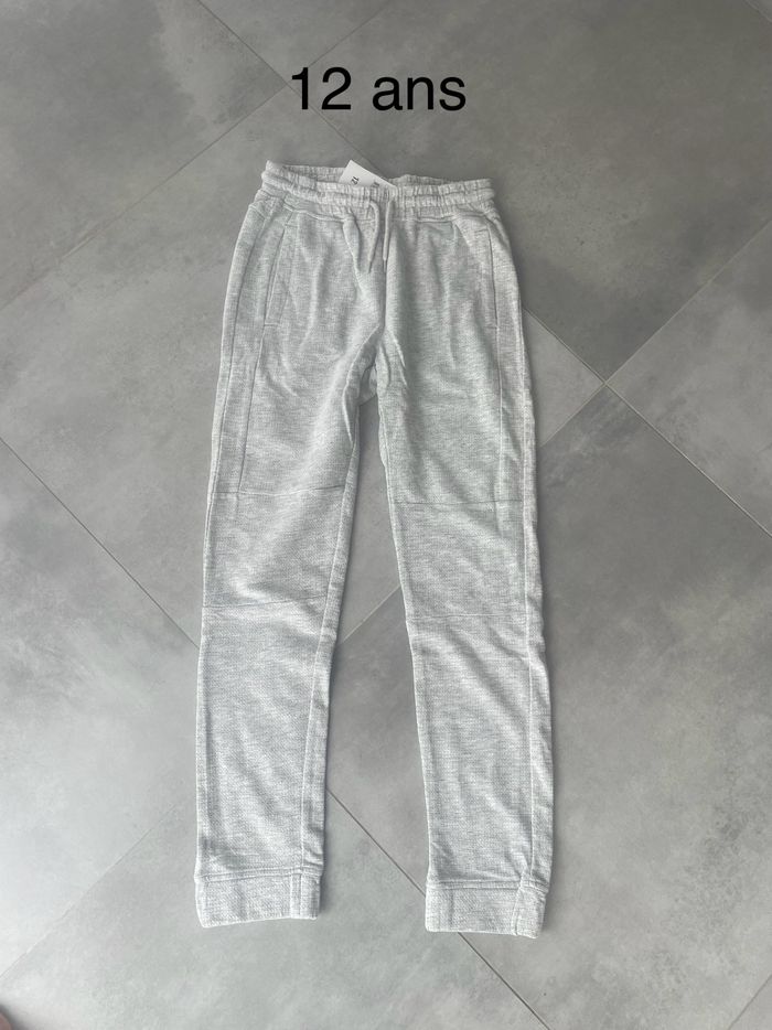 Jogging 12 ans gris neuf