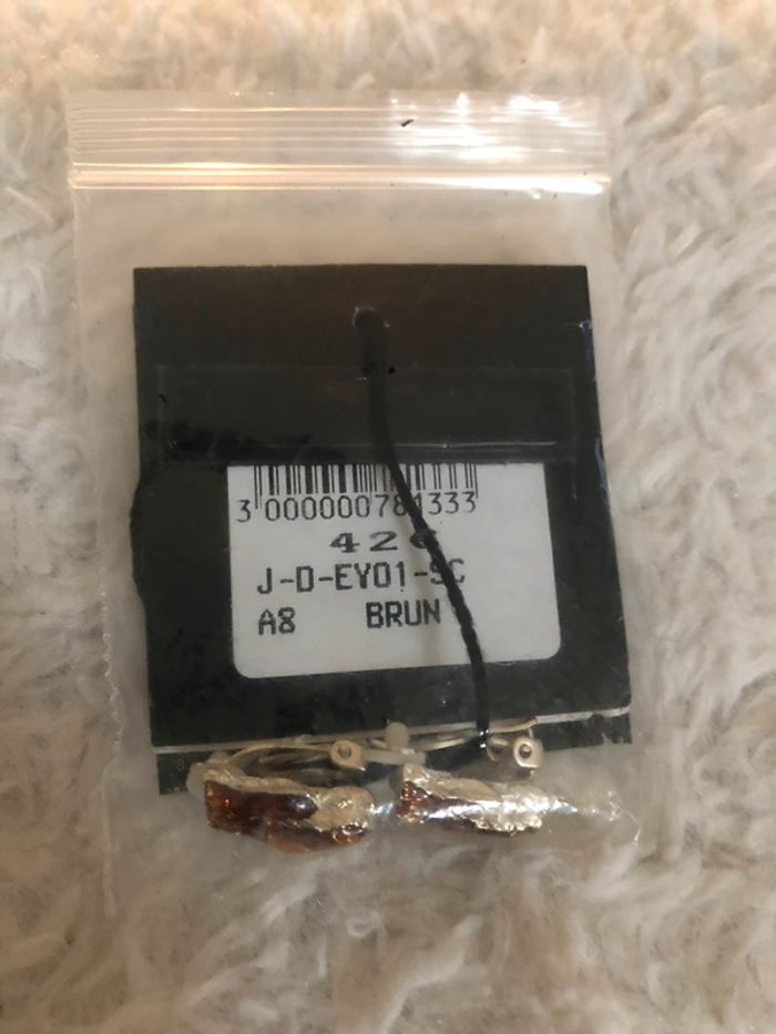Boucles d’oreilles de créateur coloris brun « biche de bere » à clips NEUVES - photo numéro 8