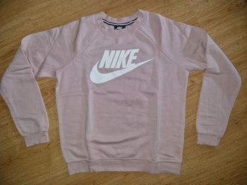 Pull sweat Nike taille S comme NEUF