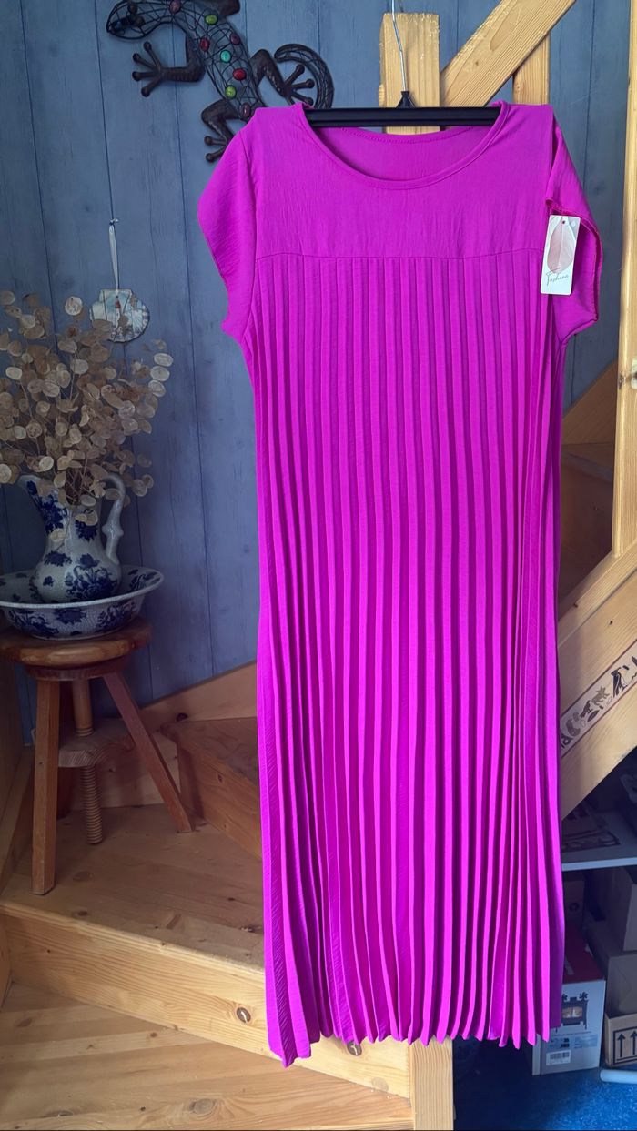superbe robe plissée neuve