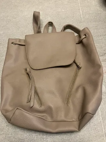 Sac à dos Atmosphere beige en simili cuir – tendance et fonctionnel