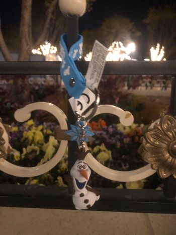Porte clefs olaf world of Frozen Disneyland Paris 