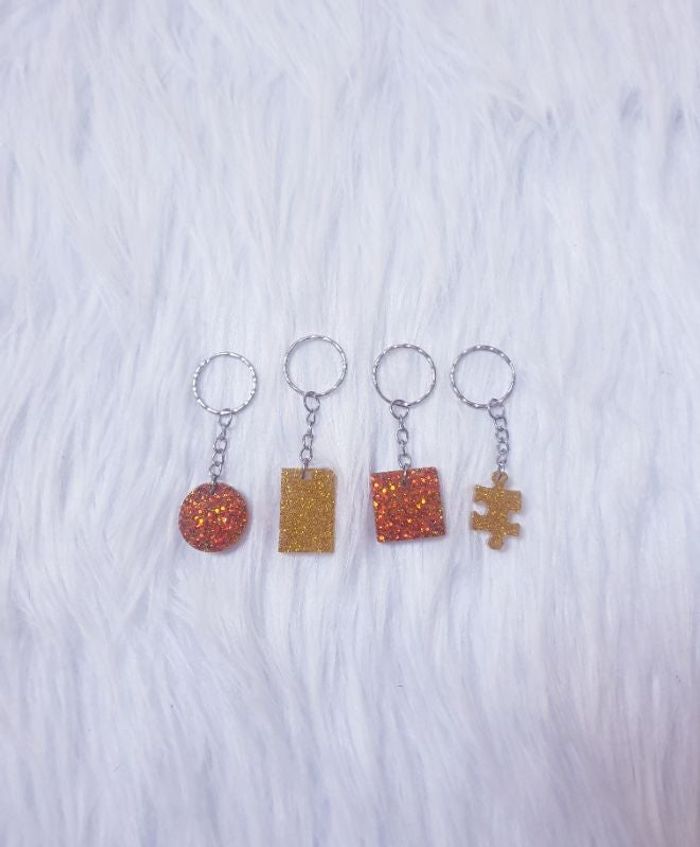 Magnifique lot de 4 portes clés pailletés