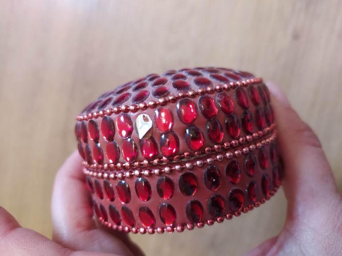 Petite boîte métal strass rouge - photo numéro 8