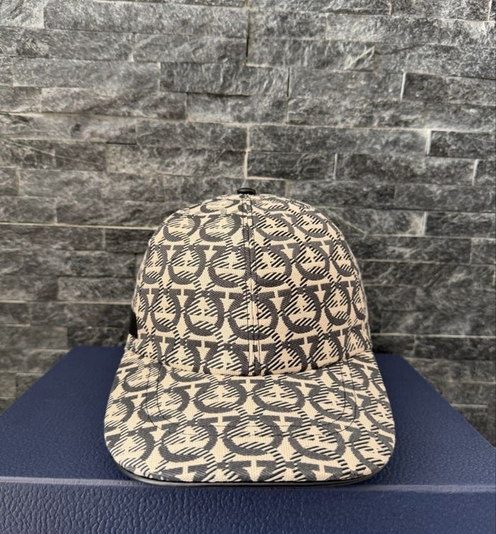 Casquette ferragamo - photo numéro 2