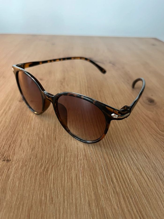 Lunettes de soleil vintages femmes neuves