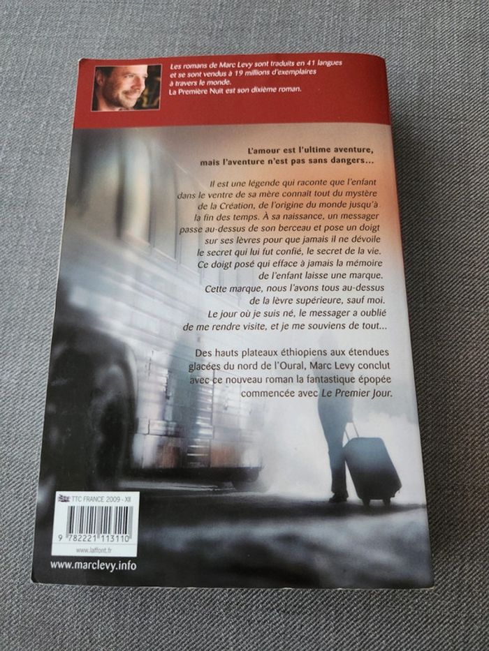En lot ou à l'unité : Livre La première nuit -Marc Levy - photo numéro 2