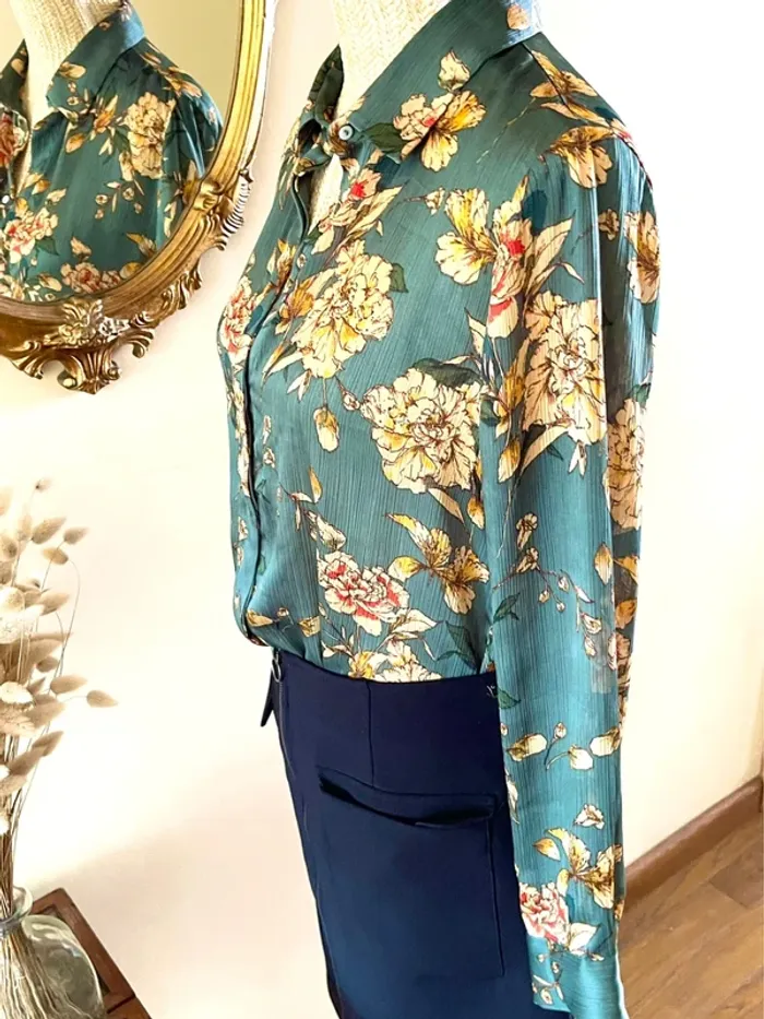 Sublime blouse chemise manche longue à boutonnage fluide motif floral Zara - photo numéro 10