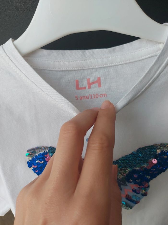 Tee-shirt manches courtes sequins papillon magiques 5 ans - photo numéro 4