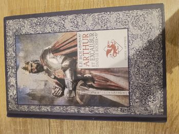 Livre : le roi Arthur et Excalibur dans le rocher 