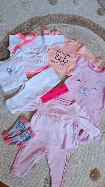 Lot complet bébé fille naissance/1 mois