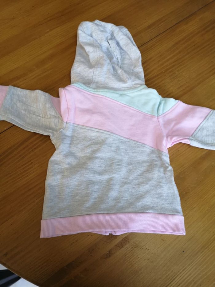 Sweat 6 mois - photo numéro 4