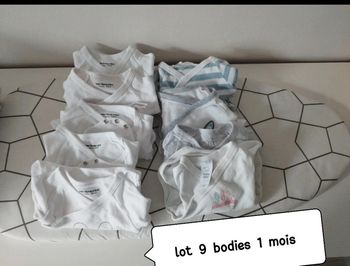 Lot de 9 bodies