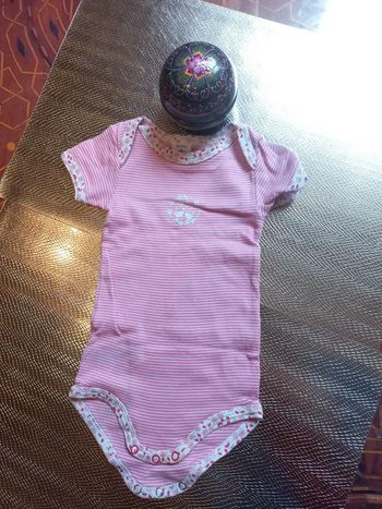 Body fille rayé a cœurs 6 mois