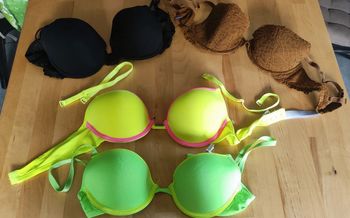 Lot 2 soutien-gorge flashy avec bretelles amovibles + 2 gratuits