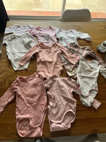 Lot de 9 bodies