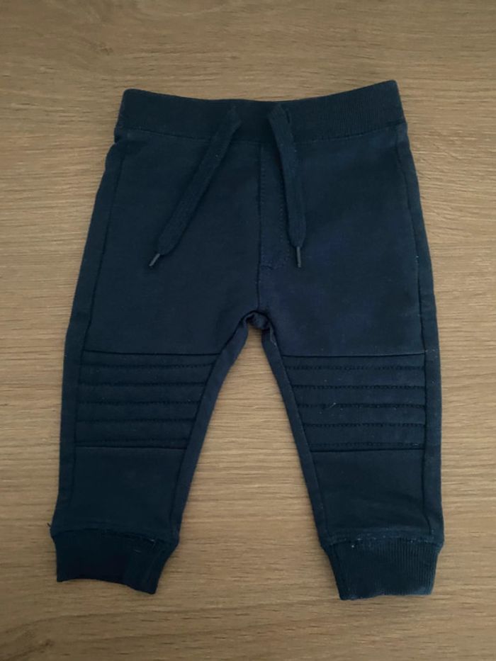 Lot 3 joggings 6 mois - photo numéro 2