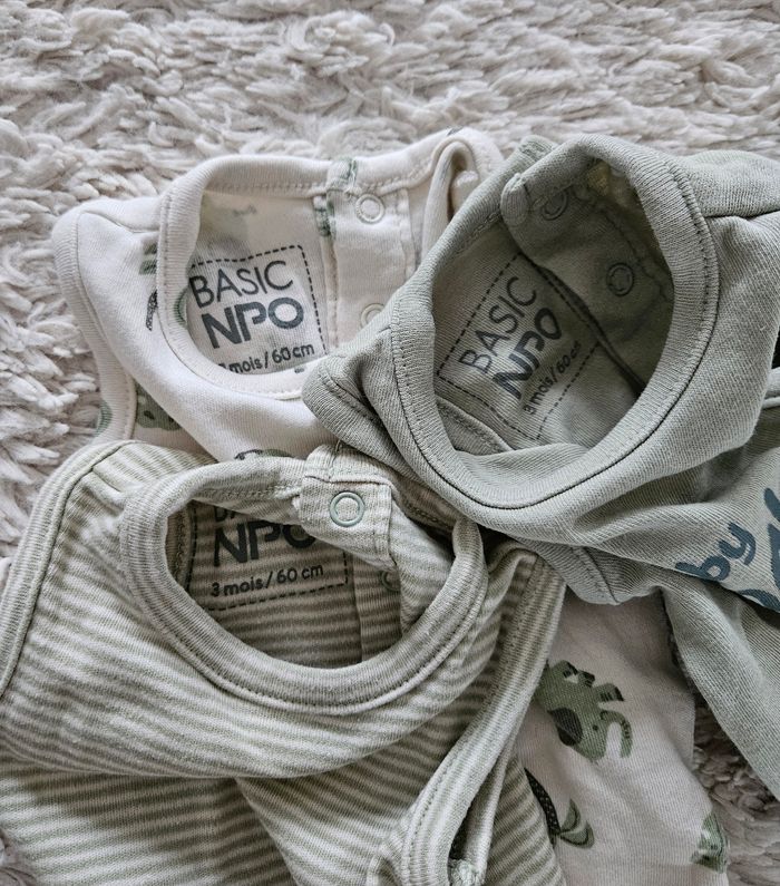 Lot 3 bodies sans manches 3 mois - photo numéro 5