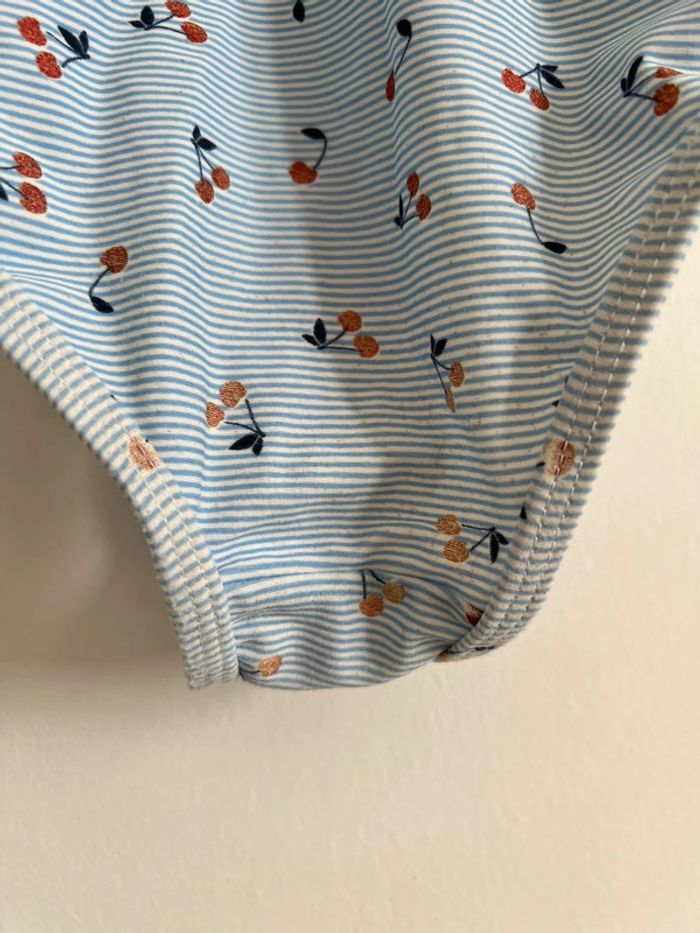 Maillot de bain à rayures bleues claires et cerises 🍒 - 24 Mois - photo numéro 10