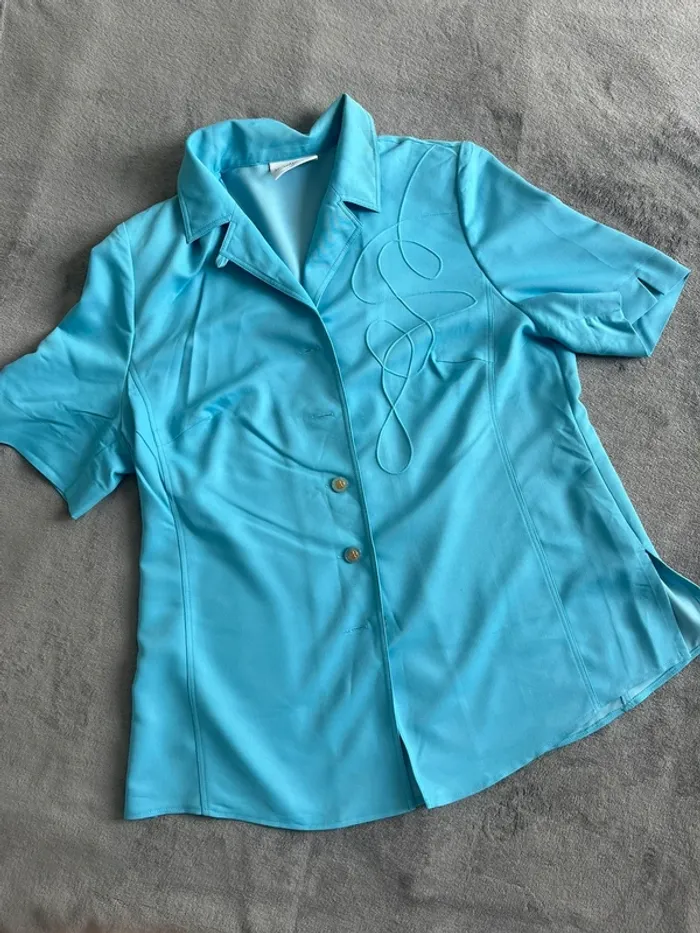Chemise vintage satinée bleu ciel – T.44 – Frankenwälder Collection