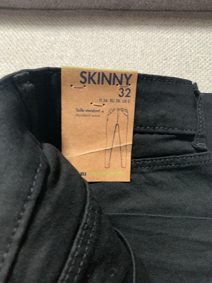 Jeans neuf - photo numéro 2