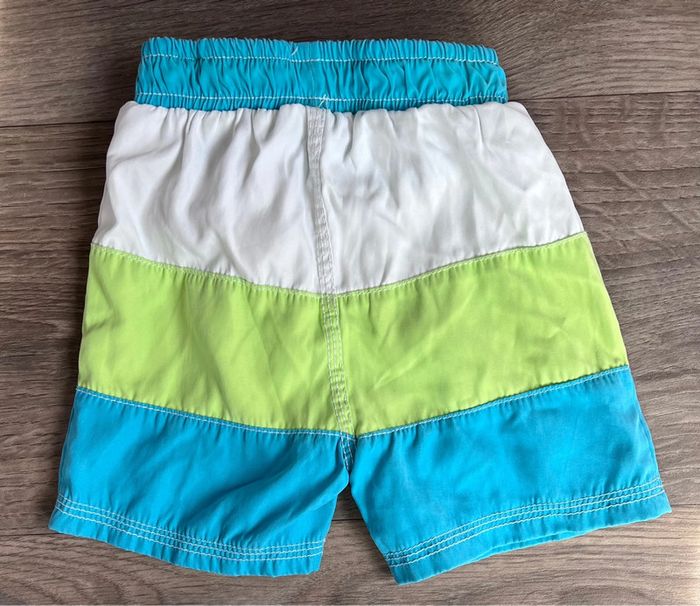 Maillot short de bain taille 6/9 mois 74cm - photo numéro 2