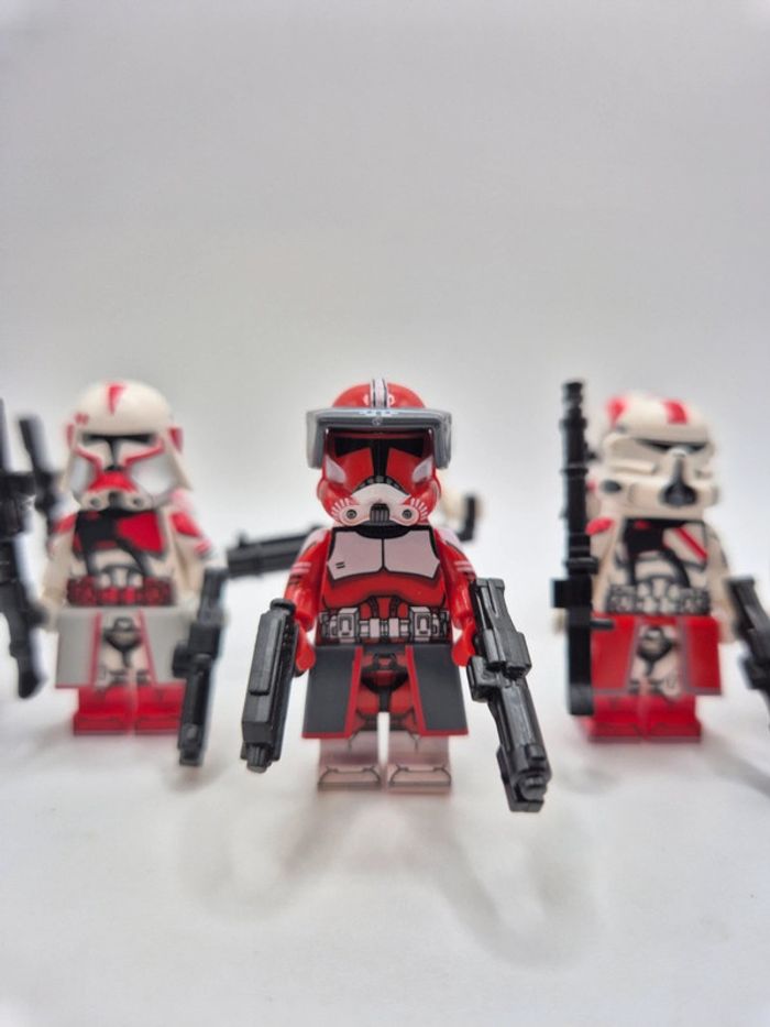 Figurines type lego Escouade de 8 clones de coruscante dont le commandant Fox star wars - photo numéro 2