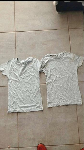 Lot  de deux  tee shirts gris  taille  34