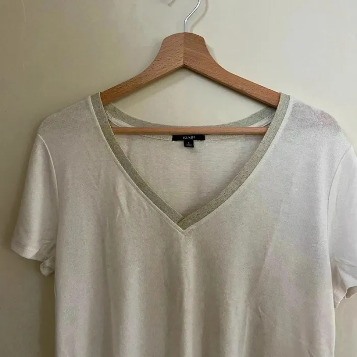 T-shirt blanc cassé Kiabi T.S, col V, manches courtes, maille fine fluide, basique chic V039 - photo numéro 2