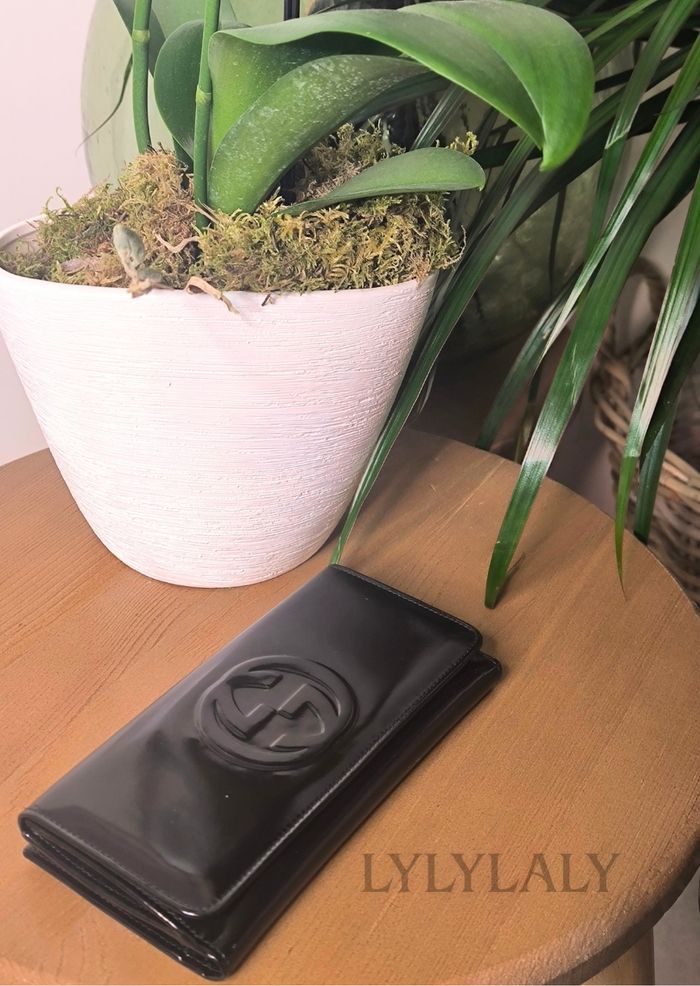 Portefeuille GUCCI authentique en cuir verni noir – logo GG embossé - photo numéro 2