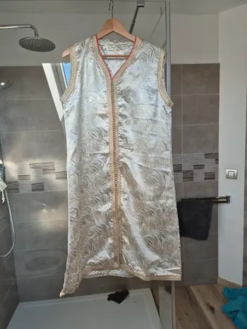 Tenue bildi sans manche