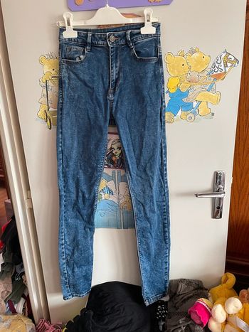 Jean bleu, taille 32, marque Bershka