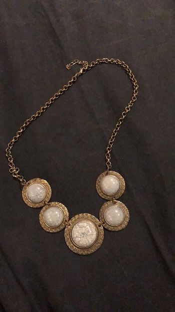 Collier bleu clair