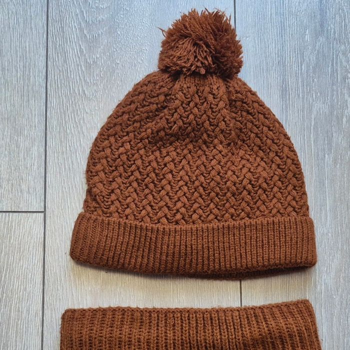 Lot bonnet et tour de cou camel. Marque Kiabi. Garçon 10/12 ans - photo numéro 2