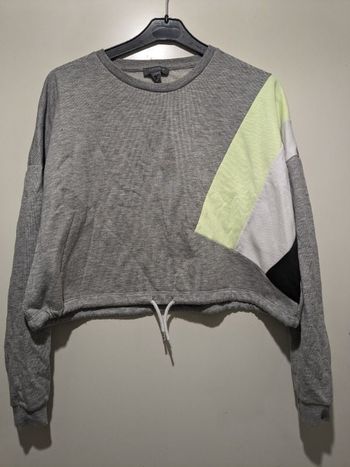 Joli sweat court gris Primark. Taille M