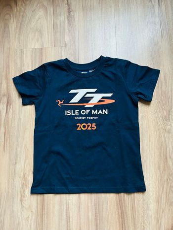 T-shirt marine Officiel Isle of Man TT 2025 Neuf Garçon Tailles 6-7 Ans