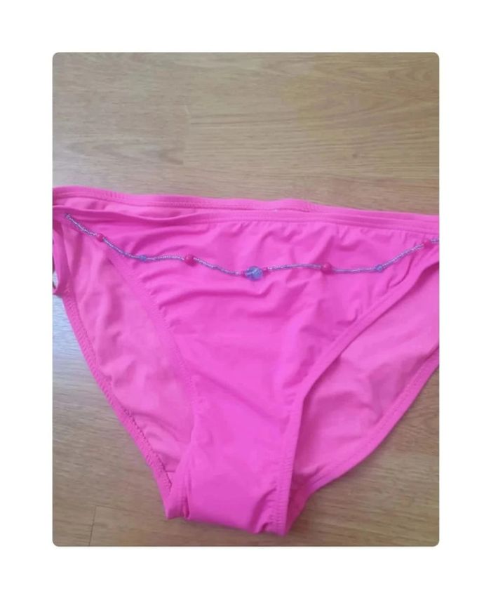 Magnifique bas de maillot de bain avec bijoux - photo numéro 2