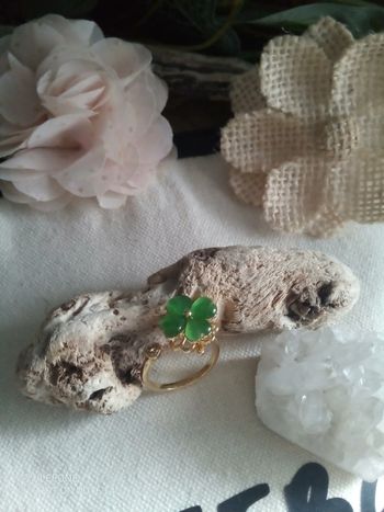 Bague tournante anti stress trèfle à 4 feuilles en pierres oeil de chat vertes