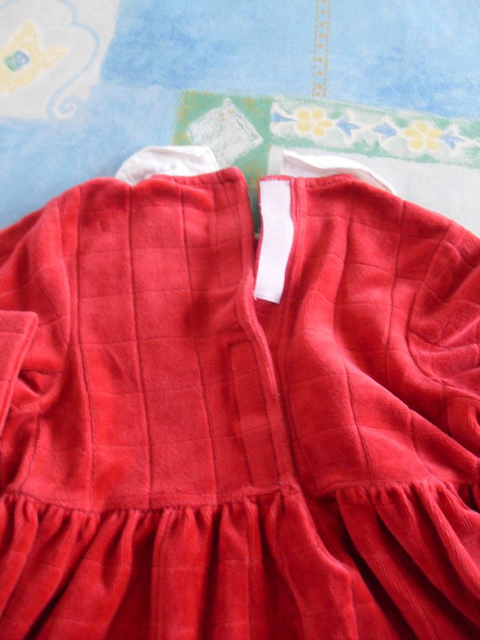 Robe velours rouge T 6 mois - photo numéro 5