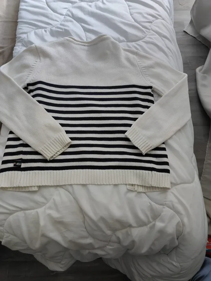 3 gilets fille 8 ans - photo numéro 5