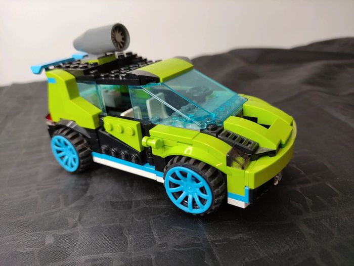 Voiture de rallye LEGO - photo numéro 3