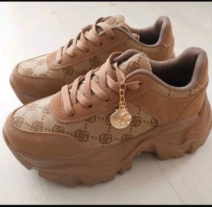 Baskets compensées tendance pointure 38
